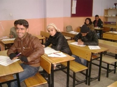 Doğanşehir de yapılan lise bitirme sınavına 2 bin 75 kişi katıldı